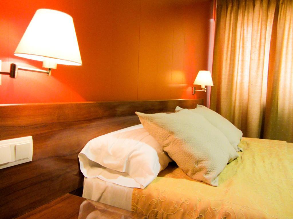 Hotel Avenida Requena Zimmer foto