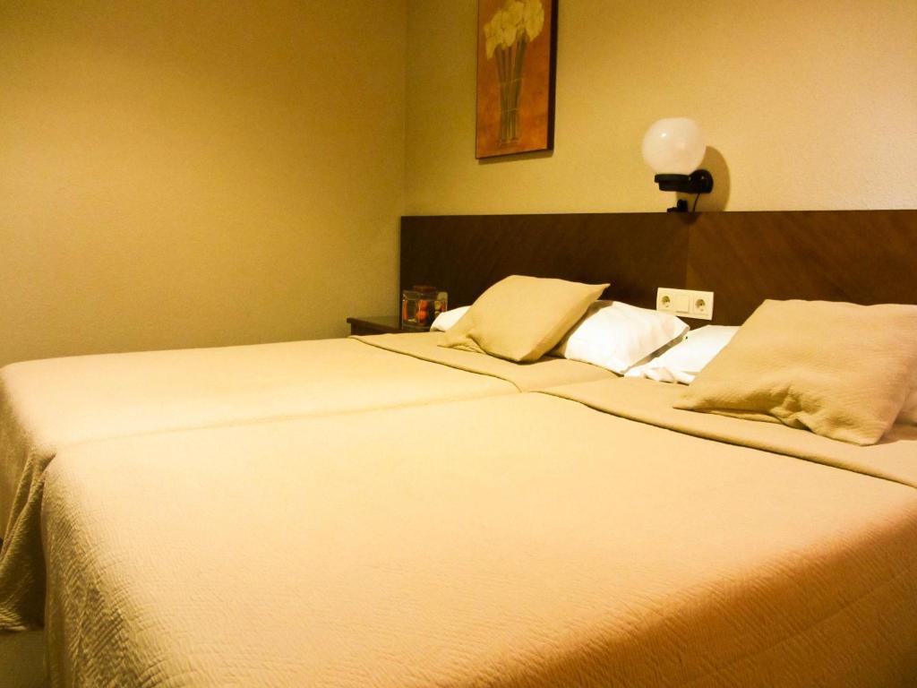Hotel Avenida Requena Zimmer foto