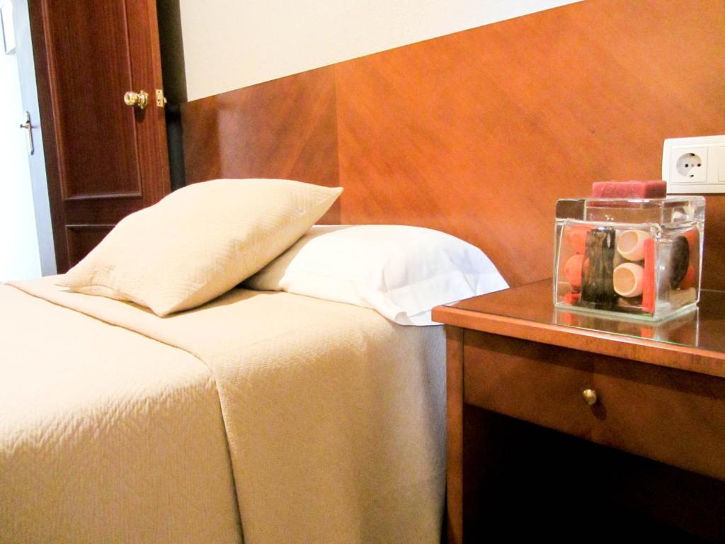 Hotel Avenida Requena Zimmer foto